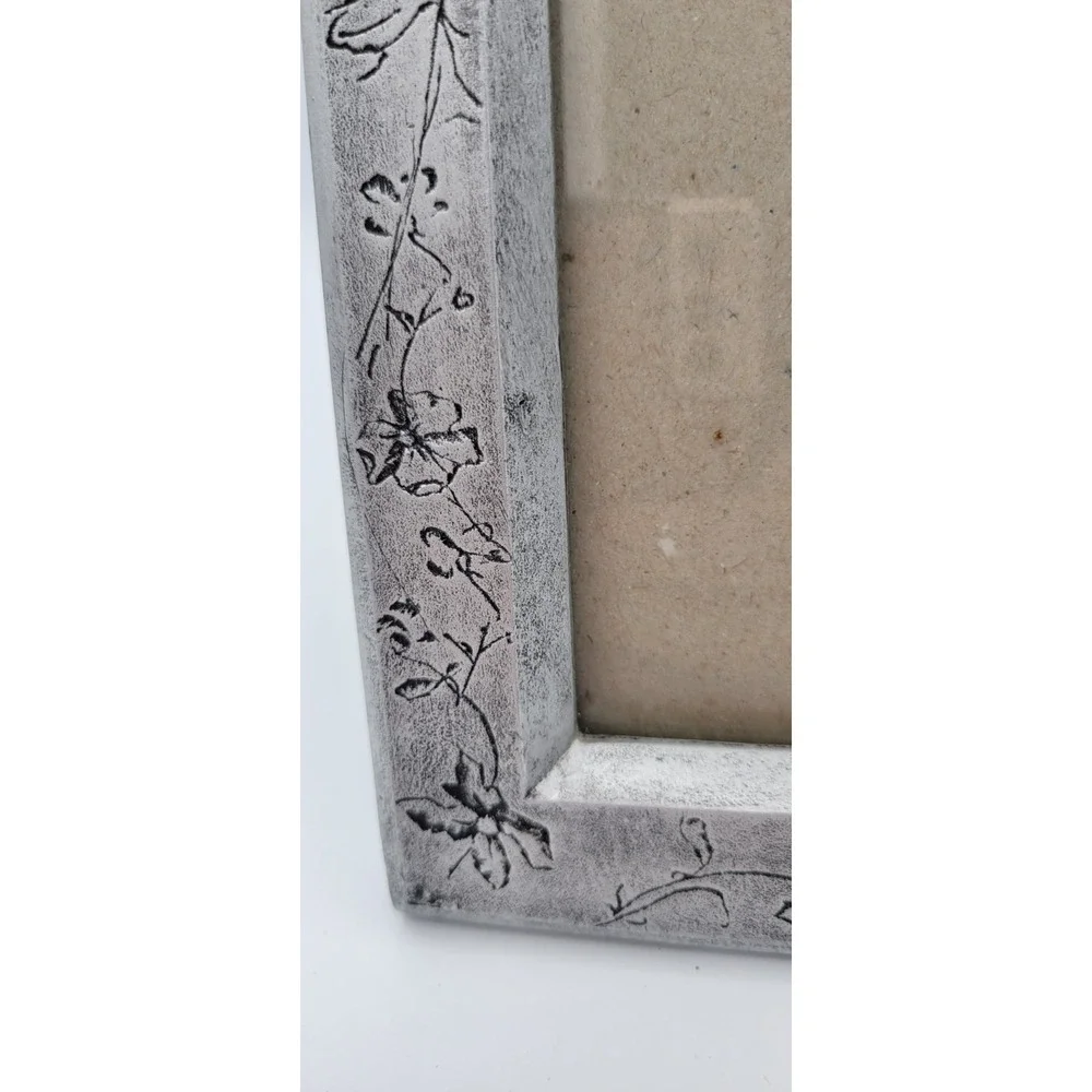 Silver textured picture frame, fits 4x6 Photo Free Standing Floral Etched Design